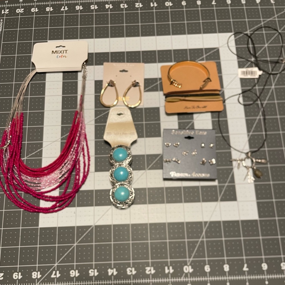 Silver and Gold Toned Jewelry‎ Lot G06 6621